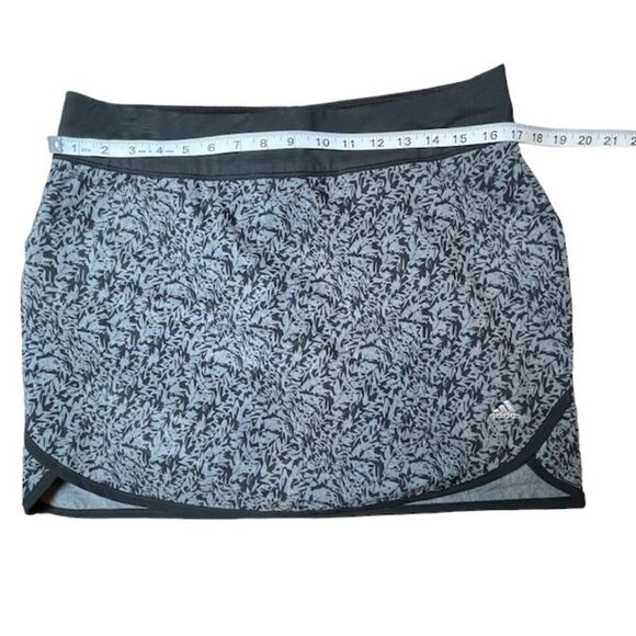 Adidas Rangewear Fashion Skort Gray with Black Abstract Print Size Medium - Picture 5 of 10